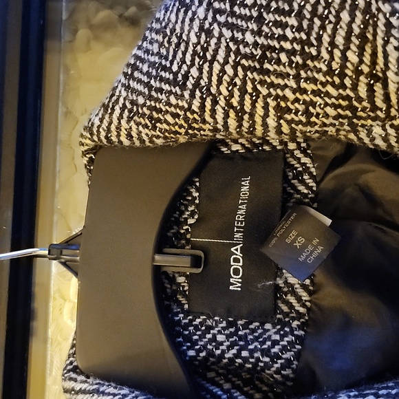 Moda International Coat - Picture 2 of 3